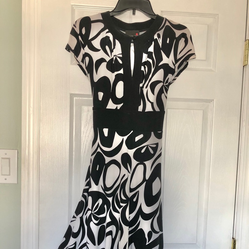black & white abstract knit dress
